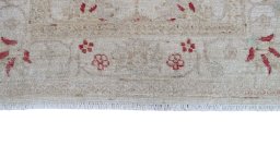 Corner detail of New Farahan rug showing border pattern and Wool pile