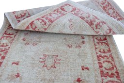 Surface texture of New Farahan rug with natural Wool and intricate pattern