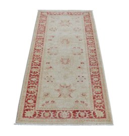 Surface texture of New Farahan rug with natural Wool and intricate pattern