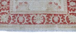 Corner detail of New Farahan rug showing border pattern and Wool pile