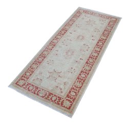 Corner detail of New Farahan rug showing border pattern and Wool pile