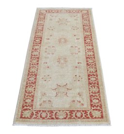 Surface texture of New Farahan rug with natural Wool and intricate pattern