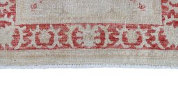Corner detail of New Farahan rug showing border pattern and Wool pile