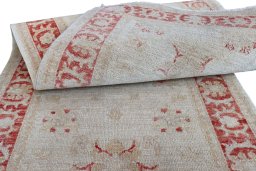 Surface texture of New Farahan rug with natural Wool and intricate pattern