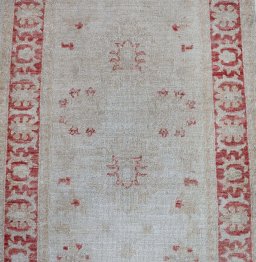 Central medallion detail of New Farahan rug from Pakistan