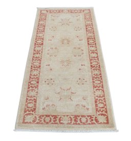 Surface texture of New Farahan rug with natural Wool and intricate pattern