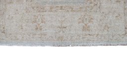 Corner detail of New Farahan rug showing border pattern and Wool pile
