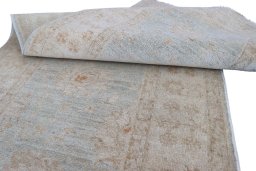 Surface texture of New Farahan rug with natural Wool and intricate pattern