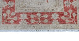 Corner detail of New Farahan rug showing border pattern and Wool pile