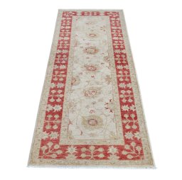 Surface texture of New Farahan rug with natural Wool and intricate pattern