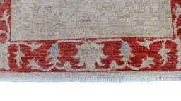 Corner detail of New Farahan rug showing border pattern and Wool pile