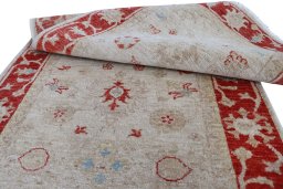 Surface texture of New Farahan rug with natural Wool and intricate pattern