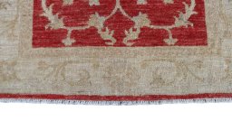 Corner detail of New Farahan rug showing border pattern and Wool pile