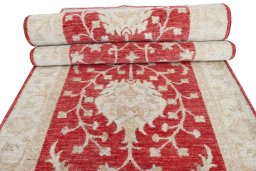 Surface texture of New Farahan rug with natural Wool and intricate pattern
