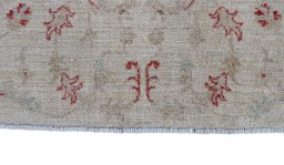 Corner detail of New Farahan rug showing border pattern and Wool pile