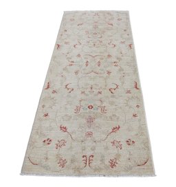 Surface texture of New Farahan rug with natural Wool and intricate pattern