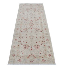 Surface texture of New Farahan rug with natural Wool and intricate pattern