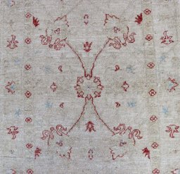 Central medallion detail of New Farahan rug from Pakistan
