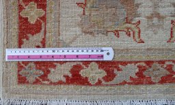 Central medallion detail of New Farahan rug from Pakistan