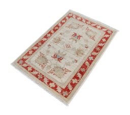 Corner detail of New Farahan rug showing border pattern and Wool pile