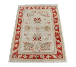 Surface texture of New Farahan rug with natural Wool and intricate pattern