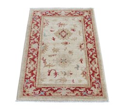 Surface texture of New Farahan rug with natural Wool and intricate pattern