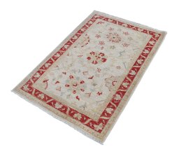 Corner detail of New Farahan rug showing border pattern and Wool pile