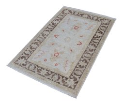 Corner detail of New Farahan rug showing border pattern and Wool pile