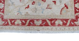 Corner detail of New Farahan rug showing border pattern and Wool pile