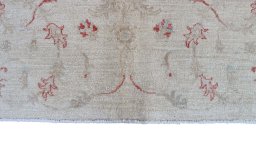 Corner detail of New Farahan rug showing border pattern and Wool pile