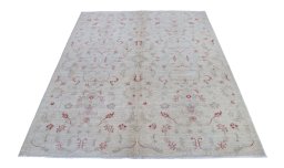 Surface texture of New Farahan rug with natural Wool and intricate pattern