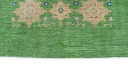 Corner detail of New Farahan rug showing border pattern and Wool pile