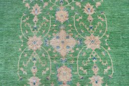 Central medallion detail of New Farahan rug from Pakistan