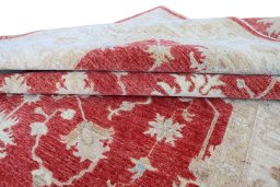 Surface texture of New Farahan rug with natural Wool and intricate pattern