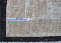 Central medallion detail of New Farahan rug from Pakistan