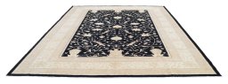 Surface texture of New Farahan rug with natural Wool and intricate pattern