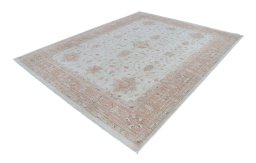 Corner detail of New Farahan rug showing border pattern and Wool pile