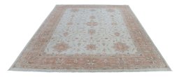 Surface texture of New Farahan rug with natural Wool and intricate pattern