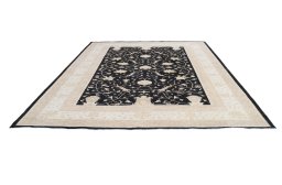 Surface texture of New Farahan rug with natural Wool and intricate pattern
