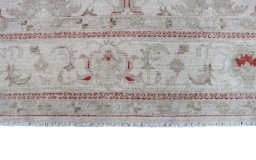 Corner detail of New Farahan rug showing border pattern and Wool pile