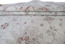 Surface texture of New Farahan rug with natural Wool and intricate pattern