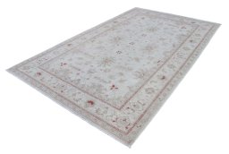 Corner detail of New Farahan rug showing border pattern and Wool pile