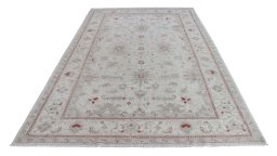 Surface texture of New Farahan rug with natural Wool and intricate pattern