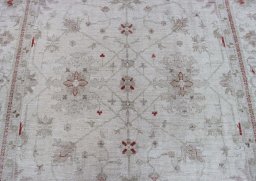Central medallion detail of New Farahan rug from Pakistan