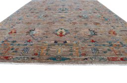 Corner detail of New Farahan rug showing border pattern and Wool pile