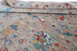 Surface texture of New Farahan rug with natural Wool and intricate pattern
