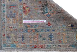 Central medallion detail of New Farahan rug from Pakistan