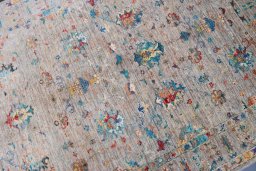 Central medallion detail of New Farahan rug from Pakistan
