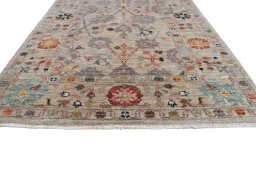 Corner detail of New Farahan rug showing border pattern and Wool pile
