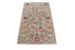 Surface texture of New Farahan rug with natural Wool and intricate pattern